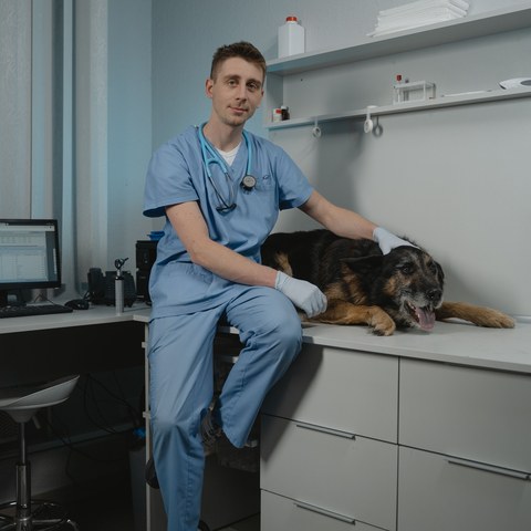 Dr. Nikola Marković
